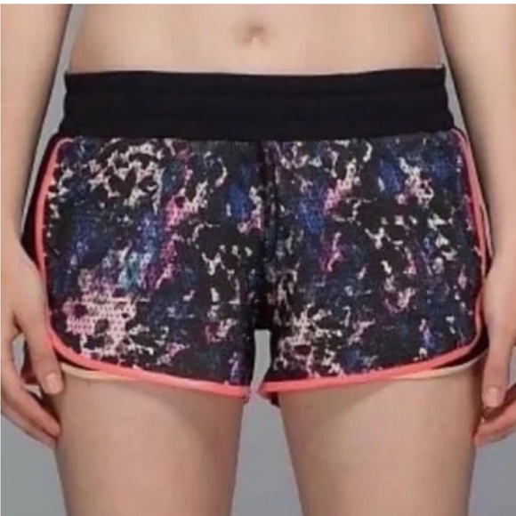 Lululemon Super Squad Short Floral Sport Black Multi / Black - Picture 1 of 12